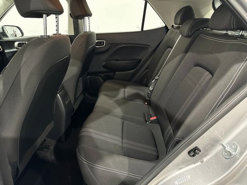 Used 2023 Hyundai Venue SEL image 18