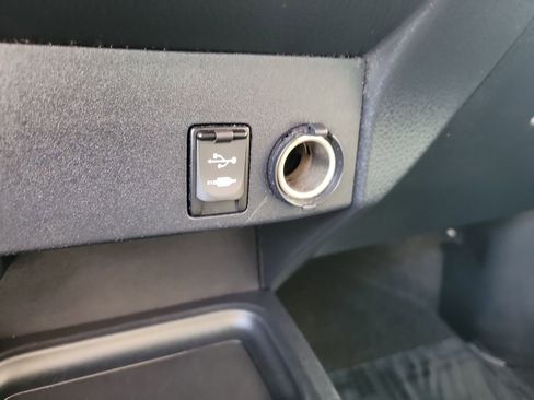 Used 2018 Toyota RAV4 LE image 22