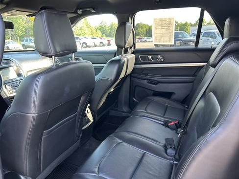 Used 2018 Ford Explorer XLT w/ Equipment Group 202A AWD/4WD image 10