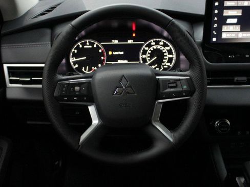 New 2026 Mitsubishi Outlander SE image 21