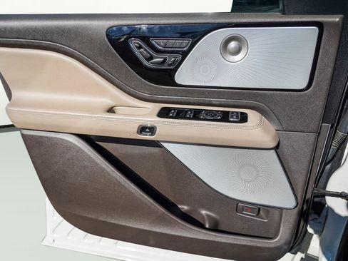 Used 2022 Lincoln Aviator Reserve w/ Equipment Group 201A image 25