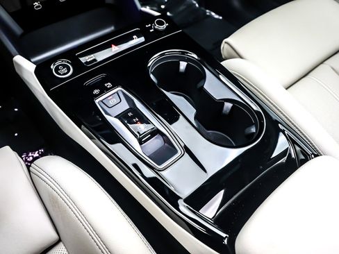 Used 2025 Audi Q6 e-tron Premium Plus w/ Premium Plus image 7