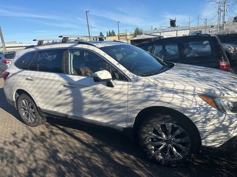 Used 2017 Subaru Outback 3.6R Touring w/ Popular Package #5A image 4