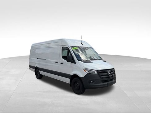 Used 2025 Mercedes-Benz Sprinter 3500 image 7