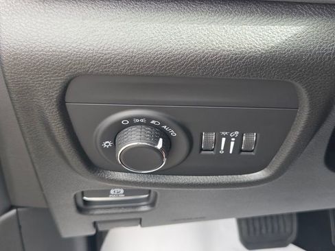 Used 2025 Jeep Grand Cherokee Altitude RWD image 26