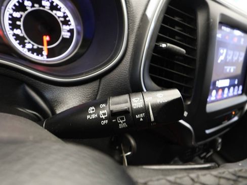 Used 2022 Jeep Cherokee Latitude AWD/4WD image 33
