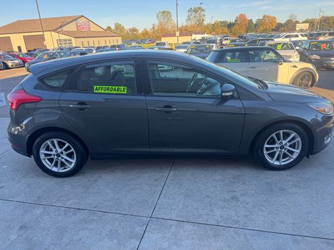Used 2015 Ford Focus SE w/ SE Winter Package image 4