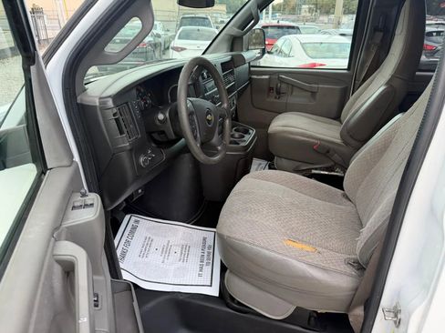 Used 2017 Chevrolet Express 3500 LT w/ LT Preferred Equipment Group image 7