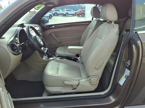 Used 2013 Volkswagen Beetle TDI image 11
