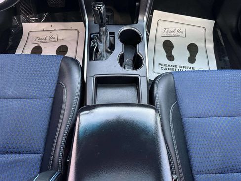 Used 2016 Toyota Camry SE image 19