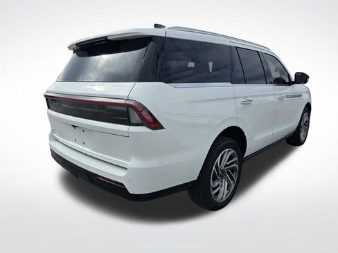 New 2025 Lincoln Navigator Reserve image 3