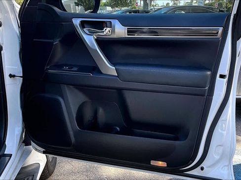 Used 2023 Lexus GX 460 Luxury image 26