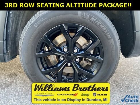 Certified 2024 Jeep Grand Cherokee L Laredo image 37