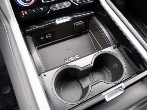 Used 2024 GMC Yukon Denali image 5