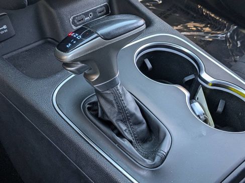 Used 2020 Dodge Durango SXT image 25