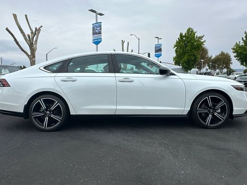 Used 2024 Honda Accord Sport image 8