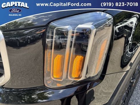 Used 2024 Kia Telluride SX Prestige w/ Towing Package AWD/4WD image 11
