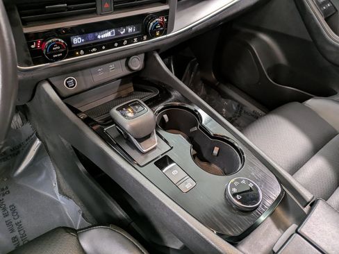 Used 2023 Nissan Rogue SV w/ SV Premium B Package image 14