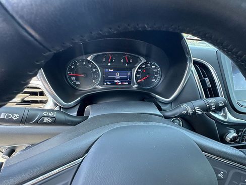 Used 2021 Chevrolet Equinox LT image 11