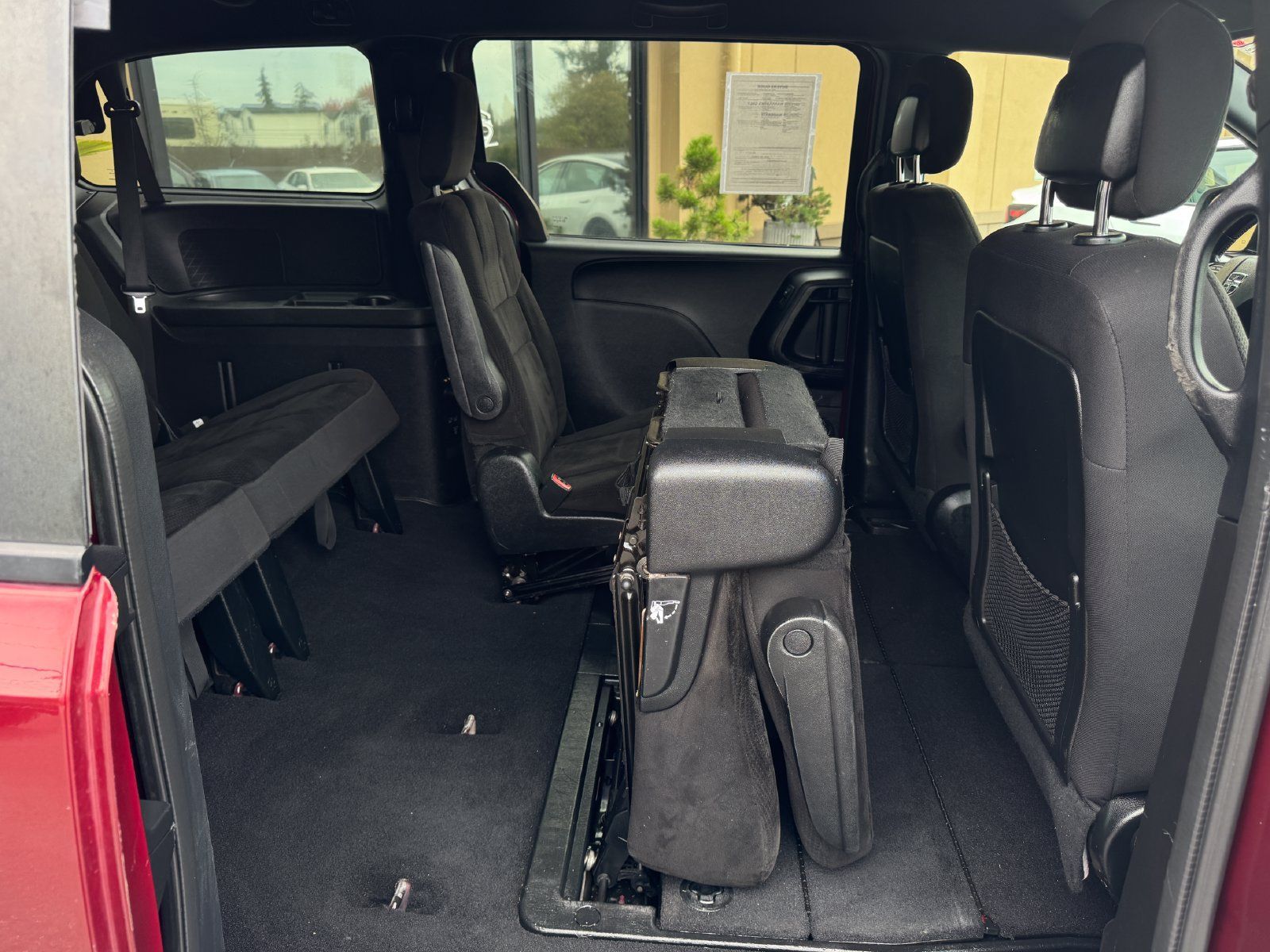 Used 2018 Dodge Grand Caravan SE FWD image 23