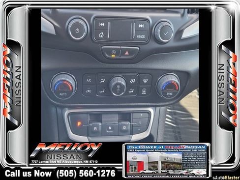 Used 2024 GMC Terrain SLT image 27