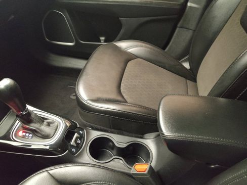 Used 2019 Jeep Compass Latitude FWD image 26