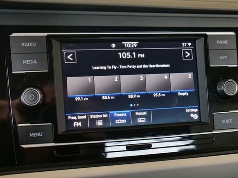 Used 2022 Volkswagen Jetta SE image 18