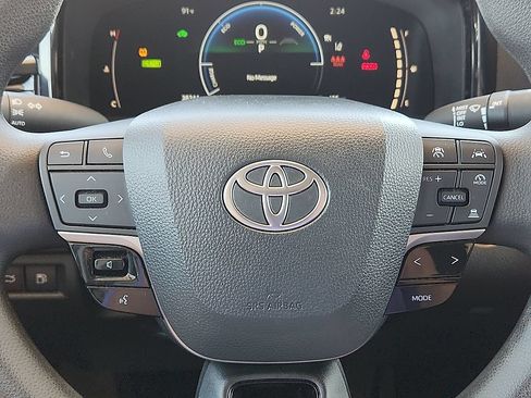 Used 2025 Toyota Camry LE FWD image 12