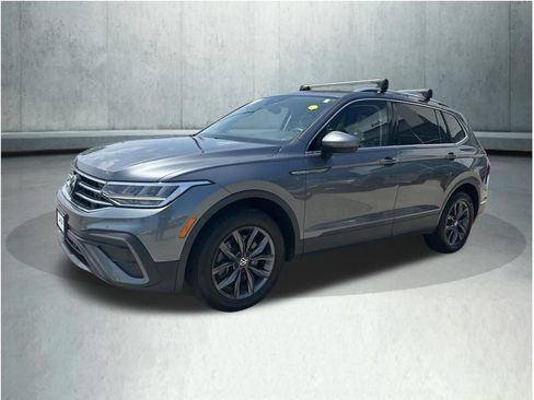 Used 2023 Volkswagen Tiguan SE w/ Panoramic Sunroof Package AWD/4WD image 1