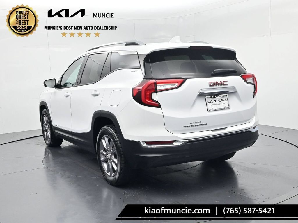 Used 2024 GMC Terrain SLT w/ Infotainment Package II FWD image 6