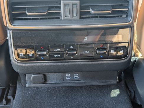 Used 2024 Lexus LX 600 4WD w/ Appearance Package image 17