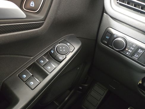 Used 2024 Ford Escape ST-Line w/ Tech Pack #1 AWD/4WD image 29