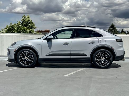 Used 2025 Porsche Macan 4 Electric AWD/4WD image 2