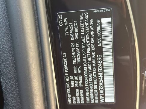 Used 2022 Porsche Macan S w/ Premium Package Plus AWD/4WD image 28