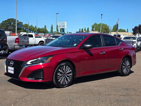 Used 2024 Nissan Altima 2.5 SV image 1