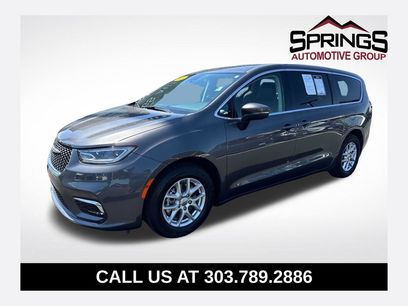 Used 2023 Chrysler Pacifica Touring-L