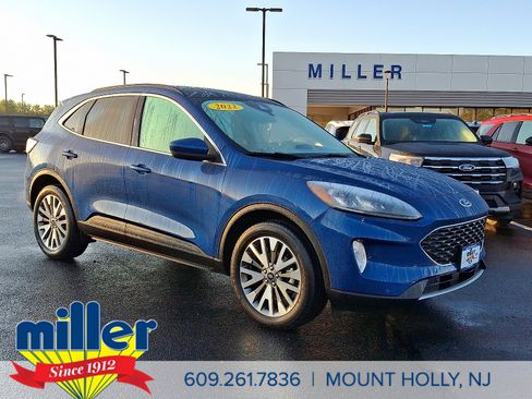 Certified 2022 Ford Escape Titanium image 1