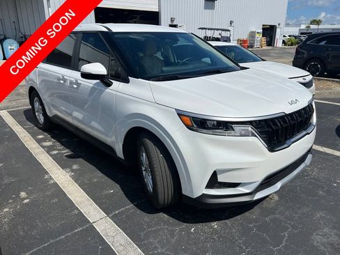 Certified 2023 Kia Carnival LX FWD image 3