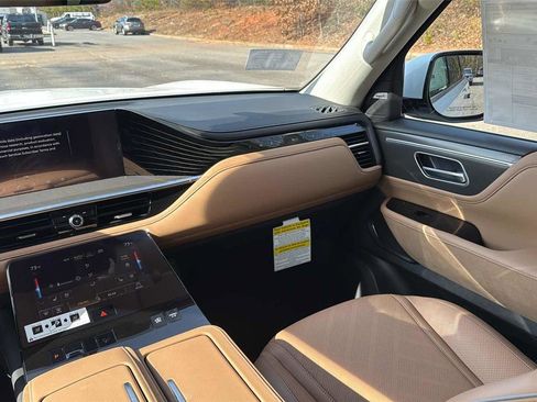 New 2026 INFINITI QX80 Luxe image 14