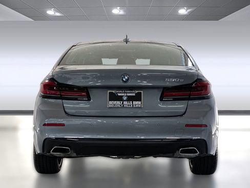 Used 2022 BMW 530e w/ Premium Package image 9
