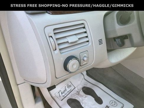 Used 2011 Buick Lucerne CXL image 17