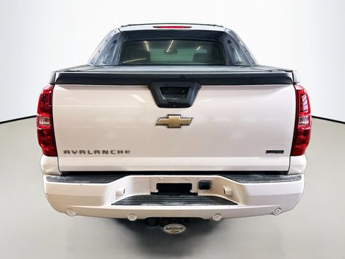 Used 2011 Chevrolet Avalanche LTZ image 6