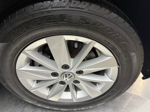 Used 2015 Volkswagen Golf SE image 24