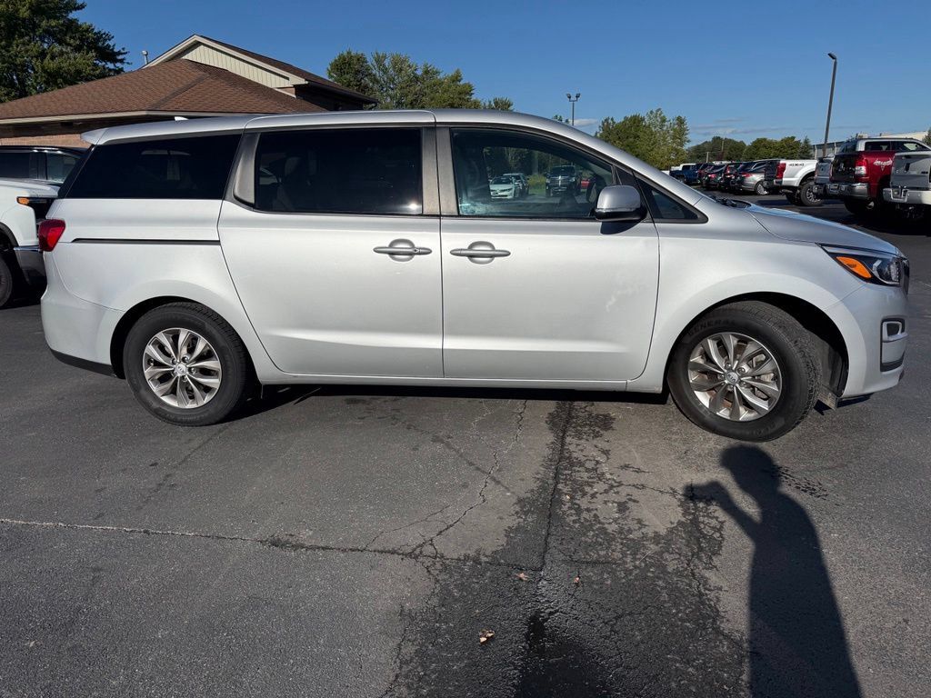 Used 2020 Kia Sedona LX FWD image 4