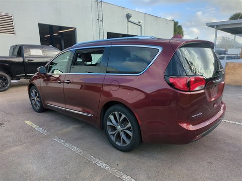 Used 2018 Chrysler Pacifica Limited w/ Tire & Wheel Group image 8