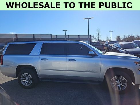Used 2020 Chevrolet Suburban LT image 9