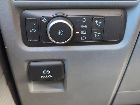 Used 2022 Ford F150 XLT w/ Trailer Tow Package image 15