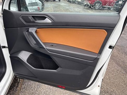 Used 2019 Volkswagen Tiguan SE image 16
