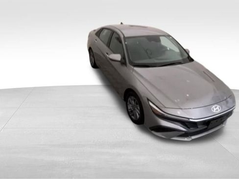 Used 2024 Hyundai Elantra SEL image 6