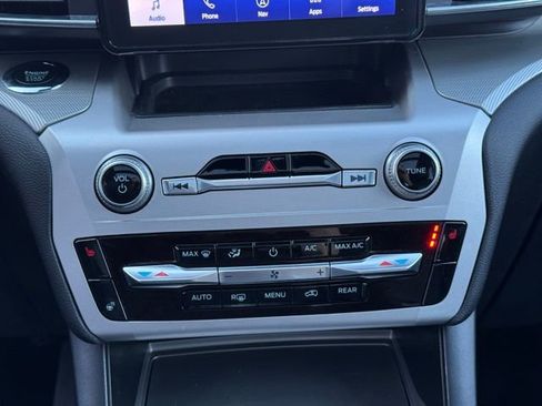Certified 2022 Ford Explorer XLT w/ Equipment Group 202A AWD/4WD image 14